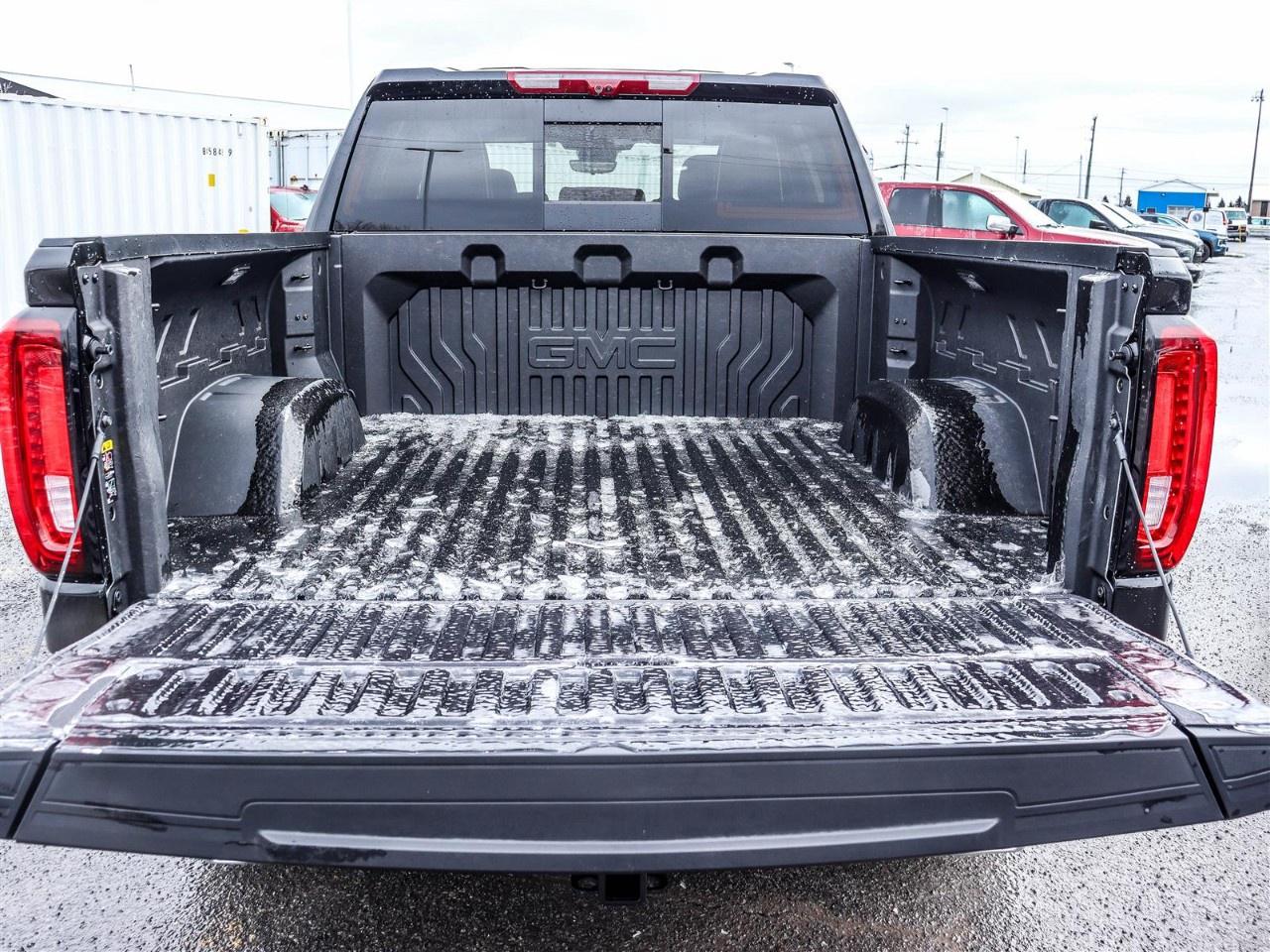 2026 GMC Sierra 1500 Crew Cab Short Box 4-Wheel Drive Denali Ultimate Photo