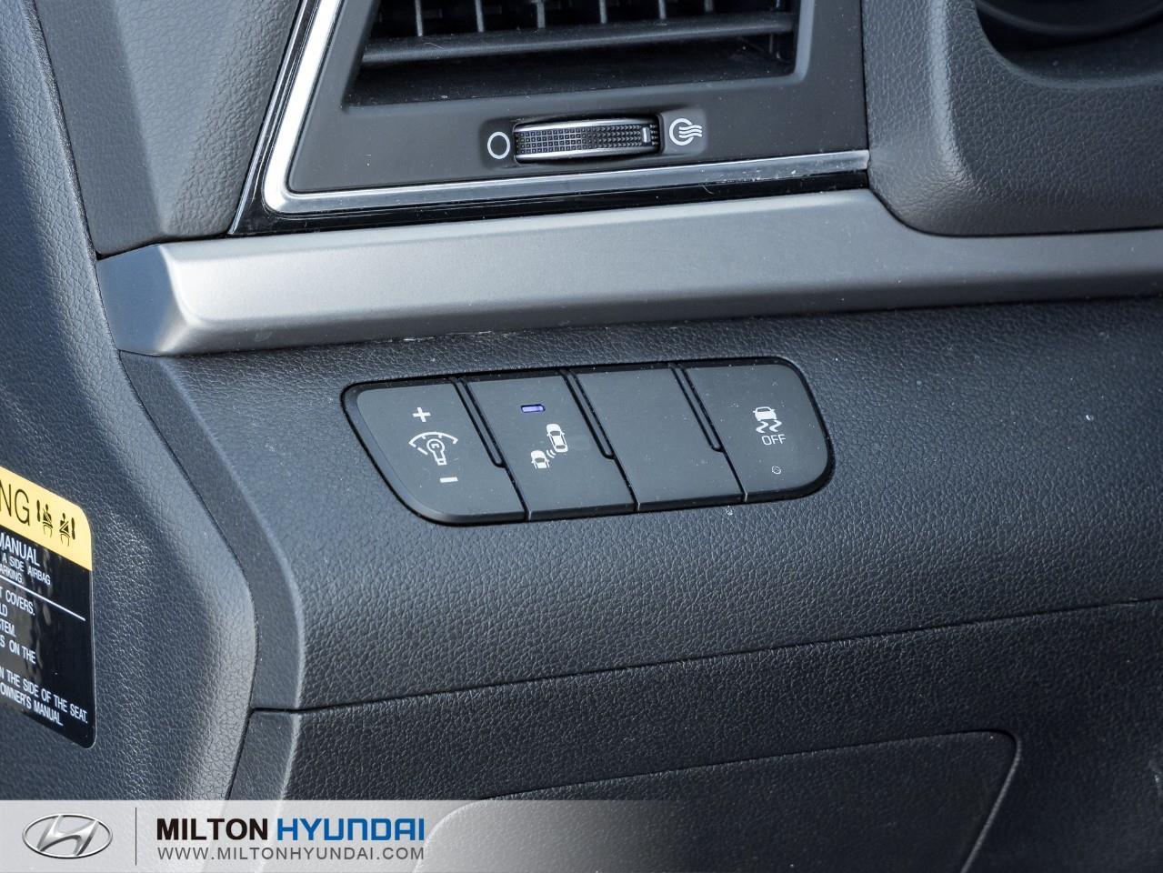 2017 Hyundai Elantra GLS (A6) 4dr Sedan Photo