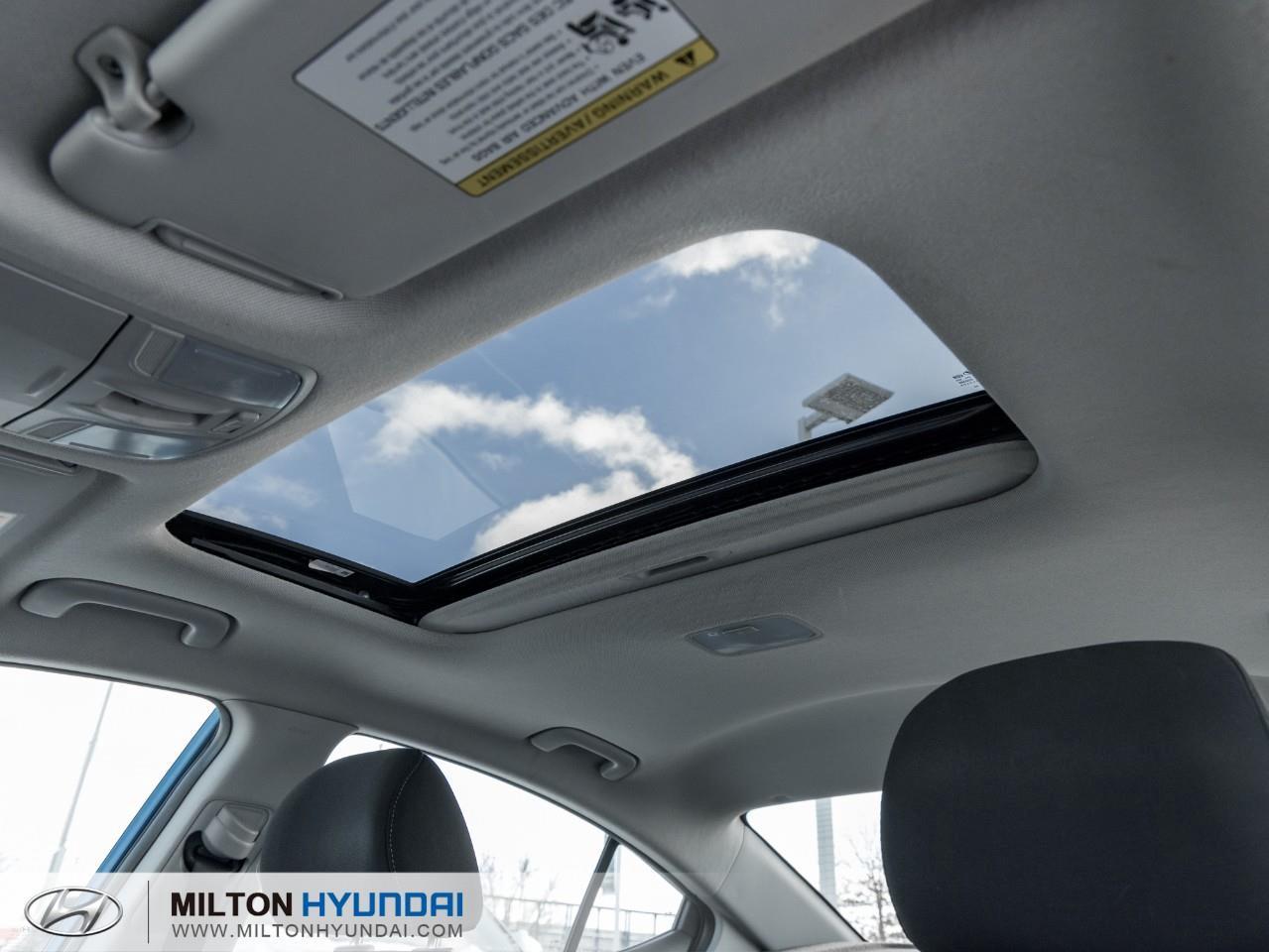 2017 Hyundai Elantra GLS (A6) 4dr Sedan Photo