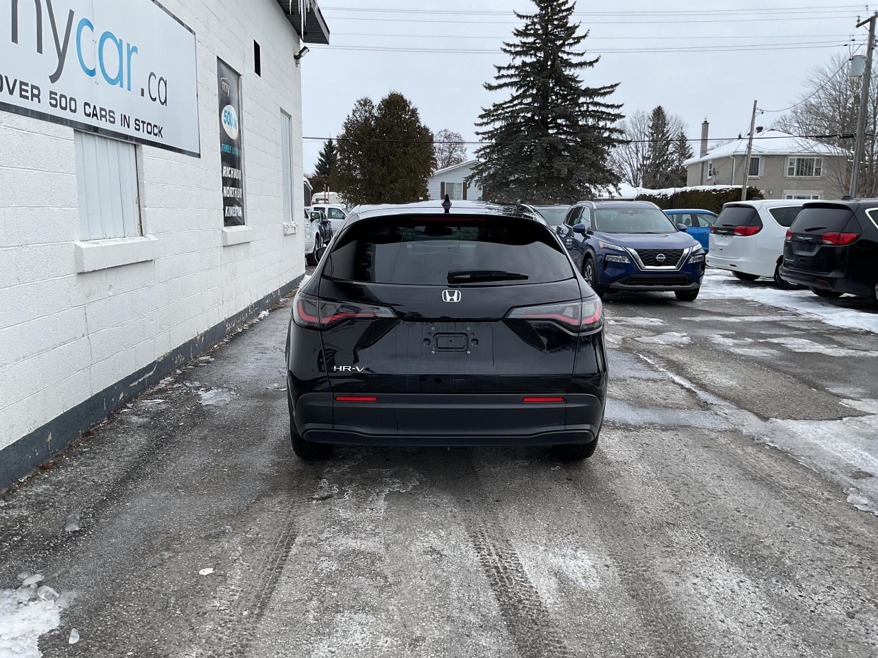 2023 Honda HR-V LX 4dr Front-Wheel Drive Photo3