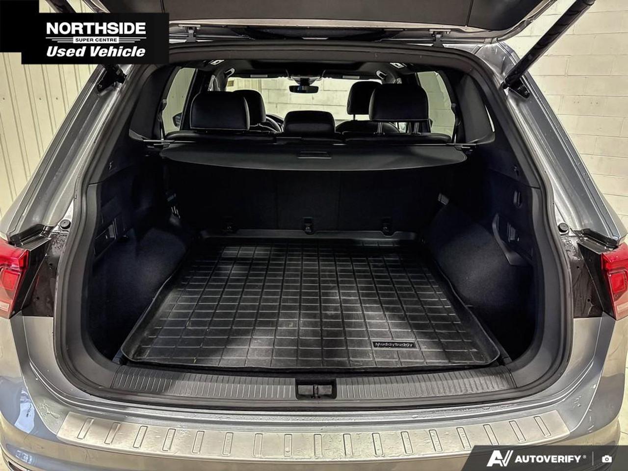2023 Volkswagen Tiguan Highline R-LINE 4dr All-wheel Drive 4MOTION Photo
