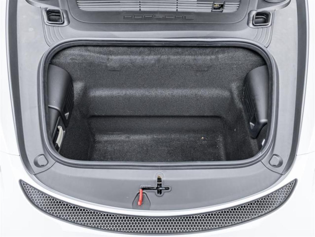 2025 Porsche 718 Spyder  Photo