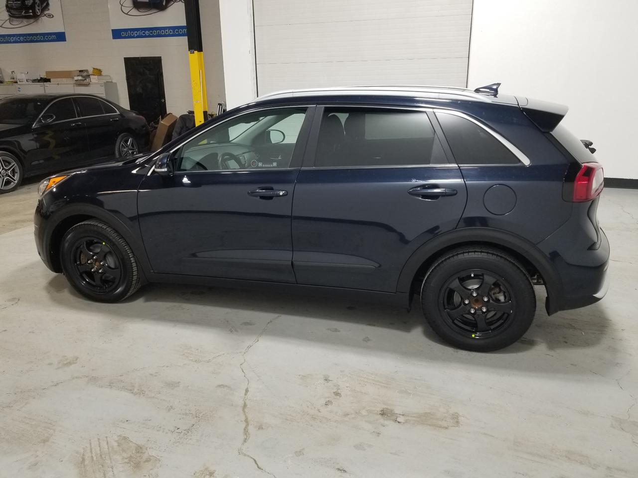 2019 Kia NIRO EX 4dr Front-Wheel Drive Sport Utility Photo3