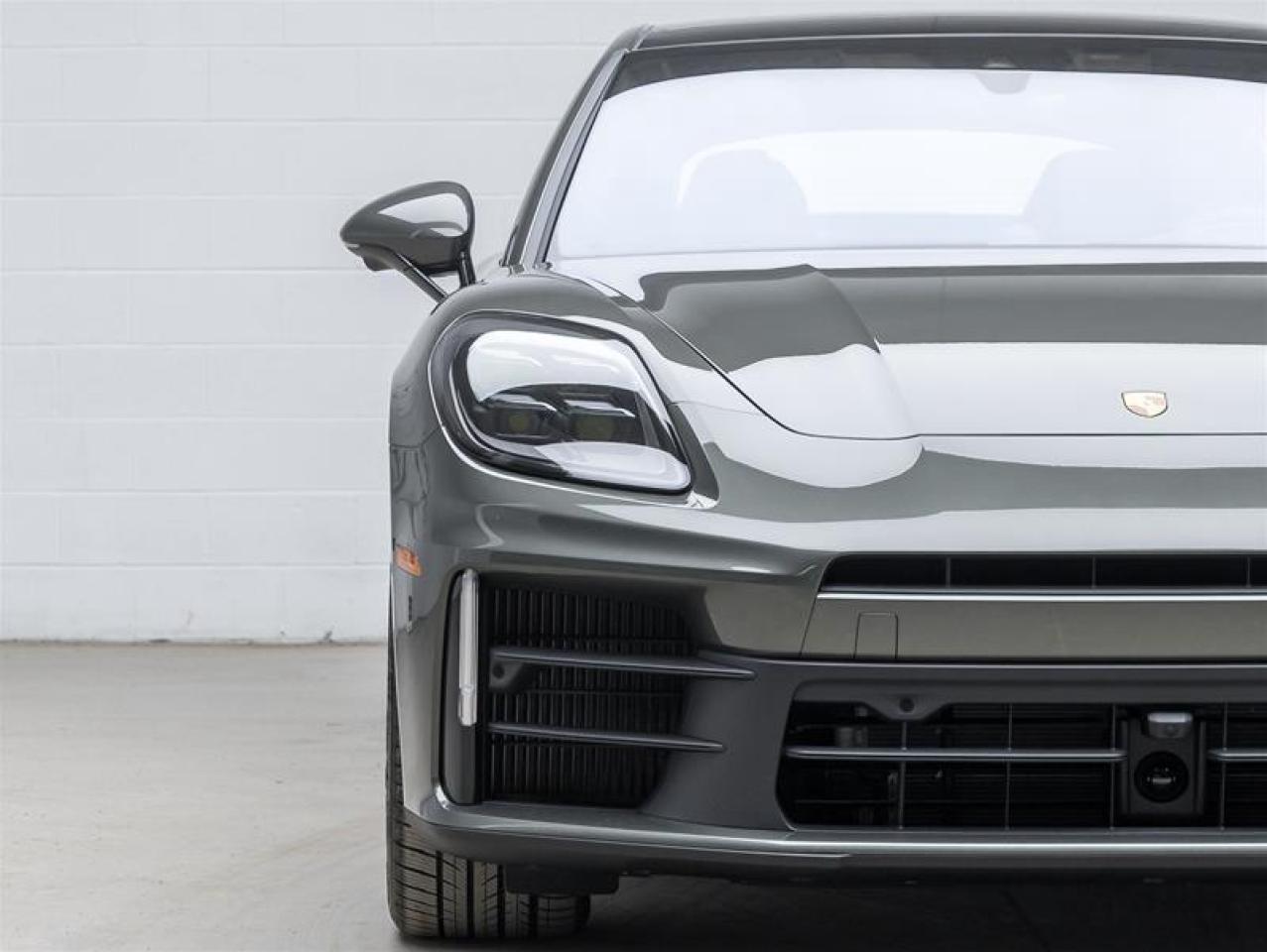 2026 Porsche Panamera  Photo2