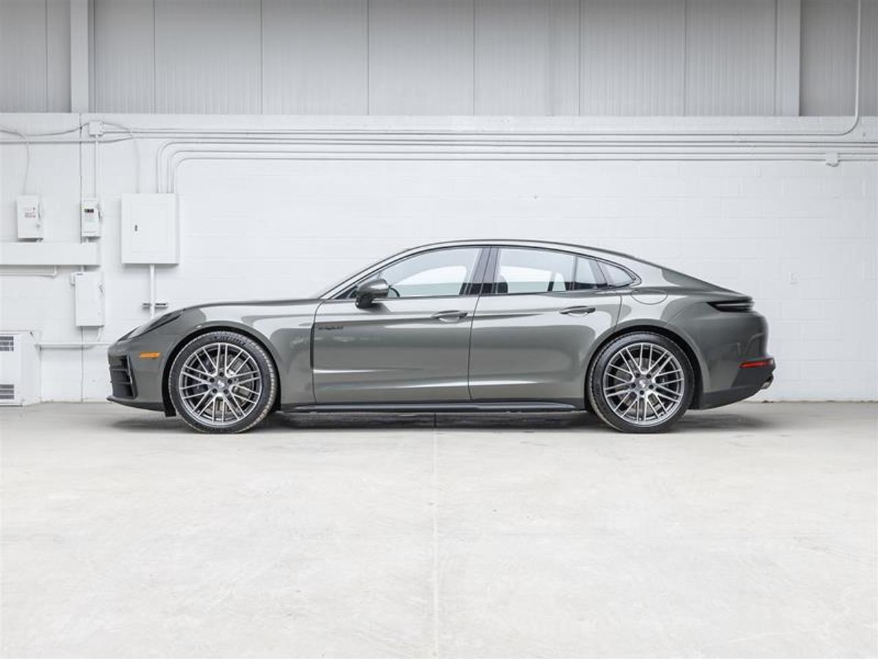 2026 Porsche Panamera  Photo4