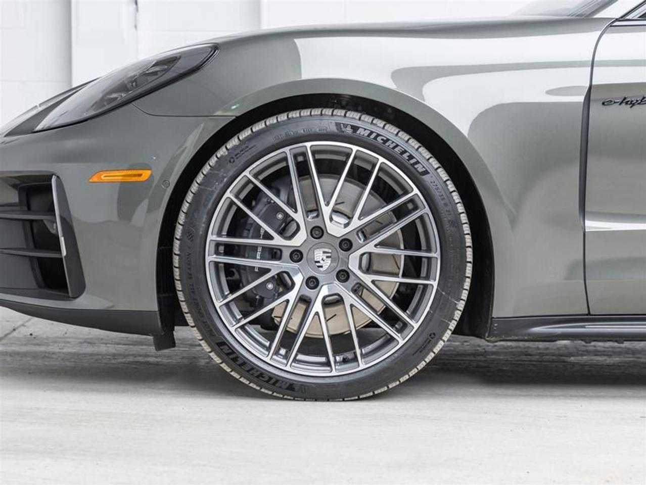 2026 Porsche Panamera  Photo