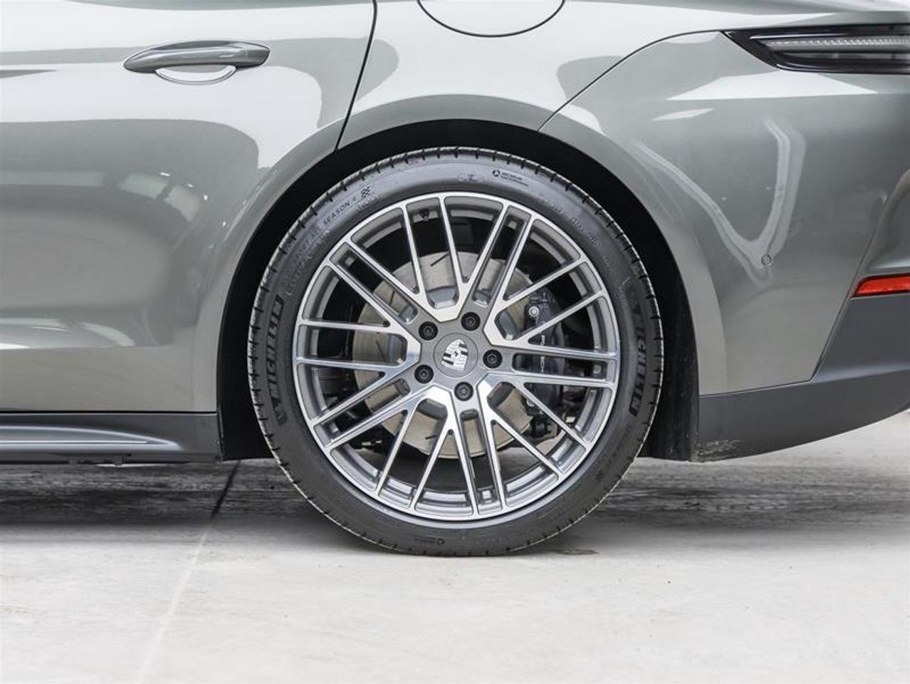 2026 Porsche Panamera  Photo