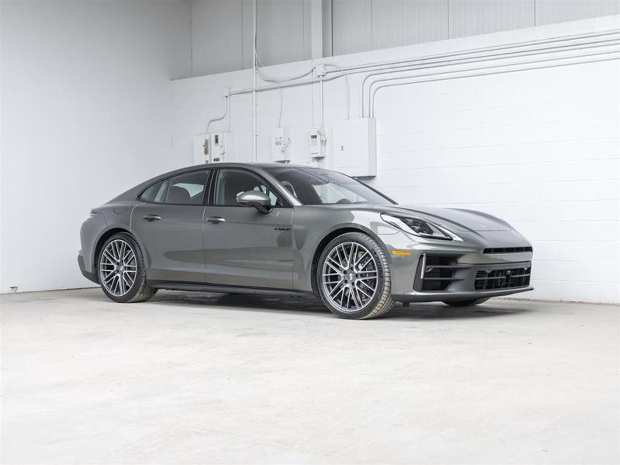 2026 Porsche Panamera  Photo