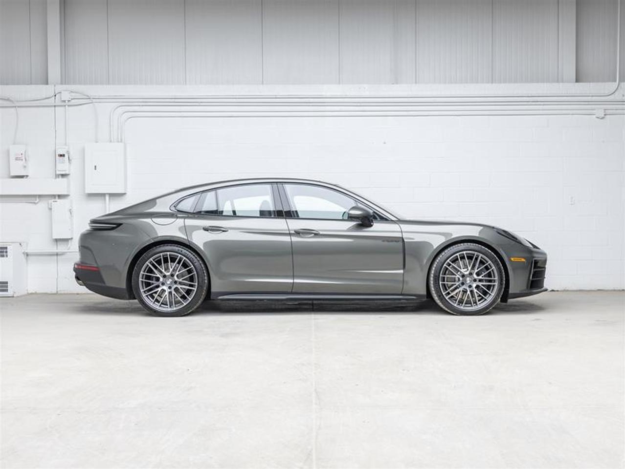 2026 Porsche Panamera  Photo
