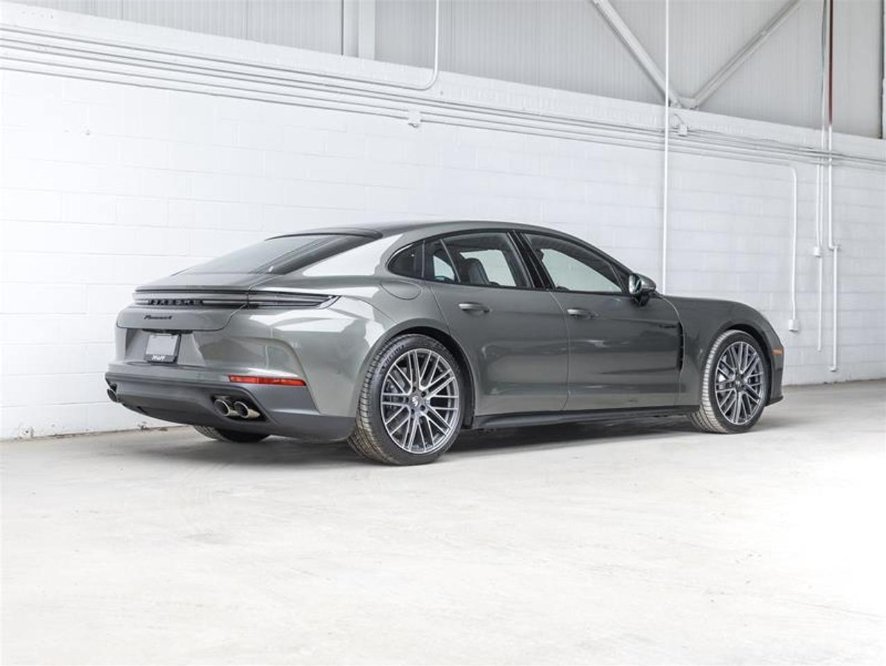 2026 Porsche Panamera  Photo