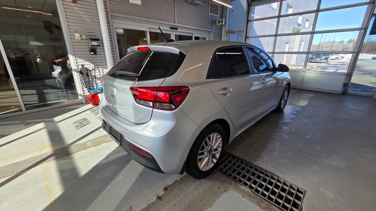 2022 Kia Rio LX Premium 4dr Hatchback Photo4