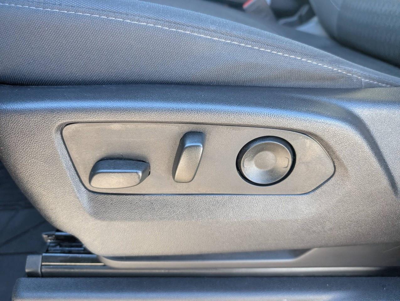 2023 Chevrolet Silverado 1500 Crew Cab Short Box 4-Wheel Drive LT Photo