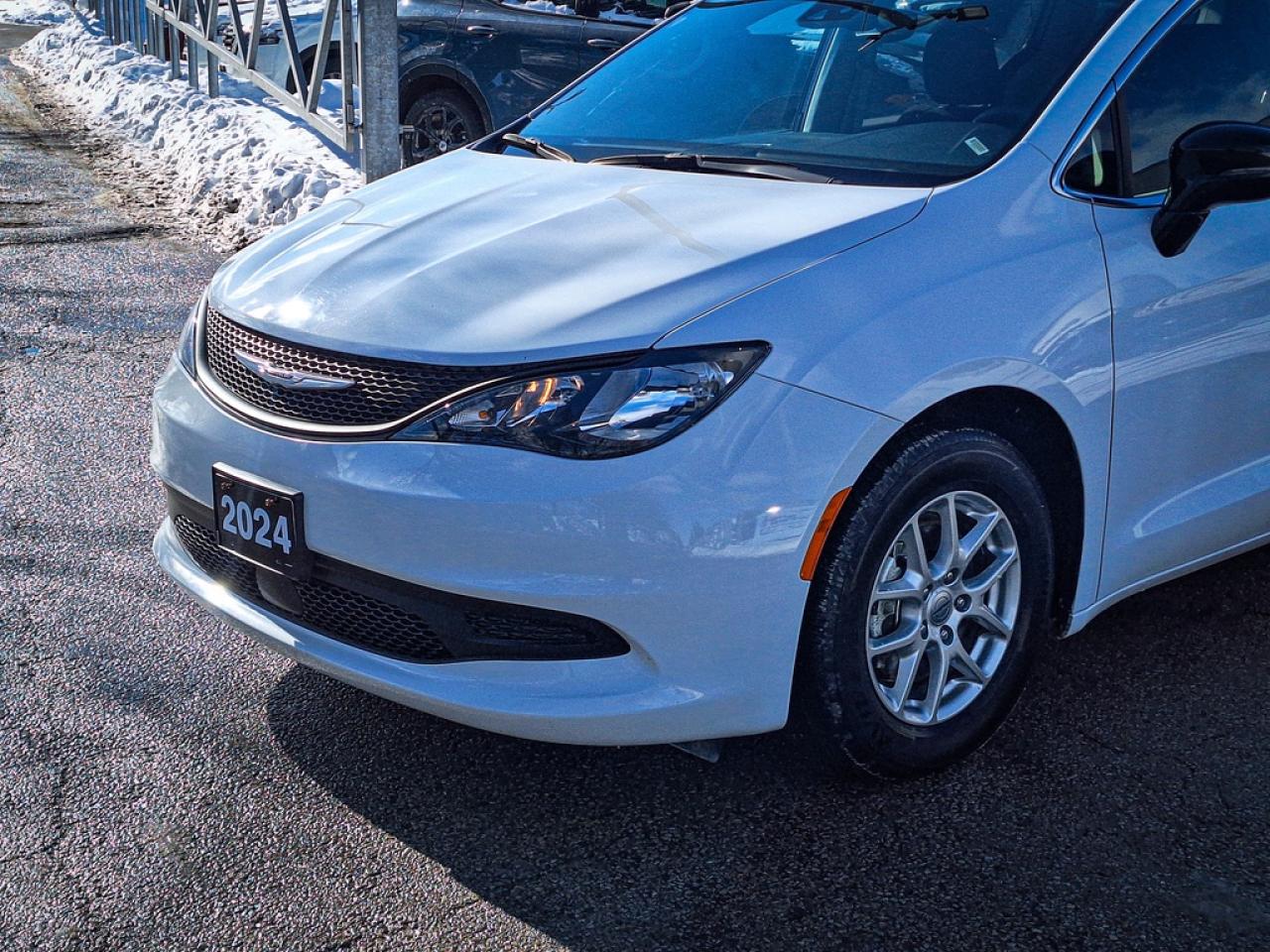 2024 Chrysler Grand Caravan  Photo3