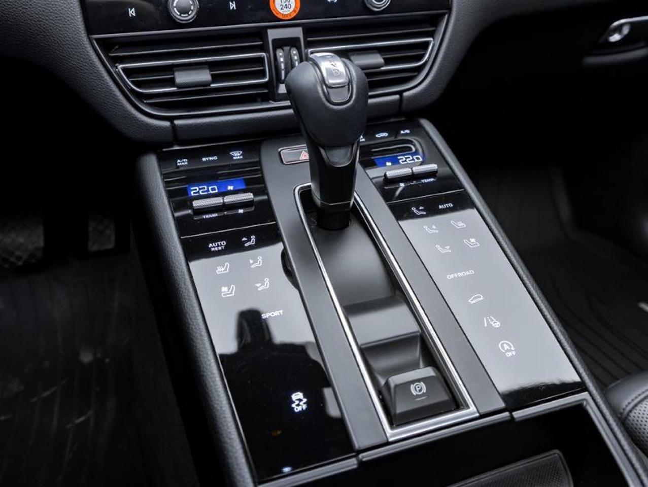 2023 Porsche Macan  Photo