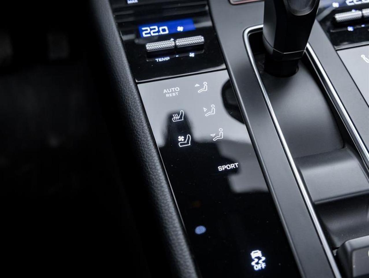 2023 Porsche Macan  Photo