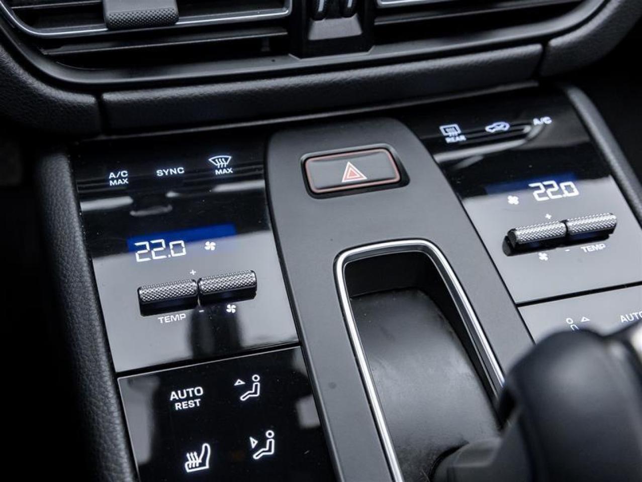 2023 Porsche Macan  Photo