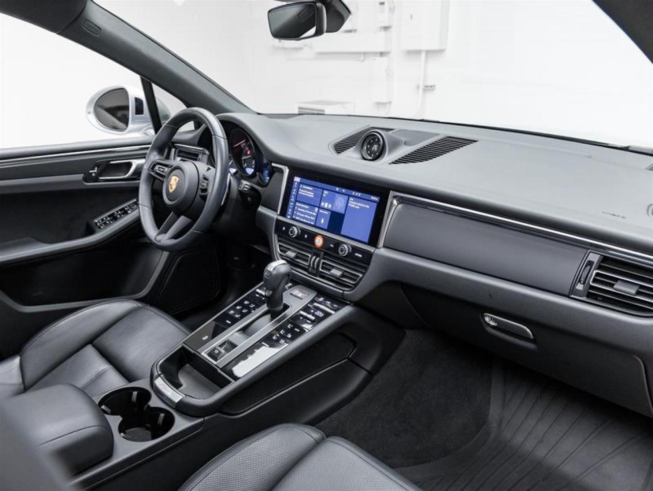 2023 Porsche Macan  Photo