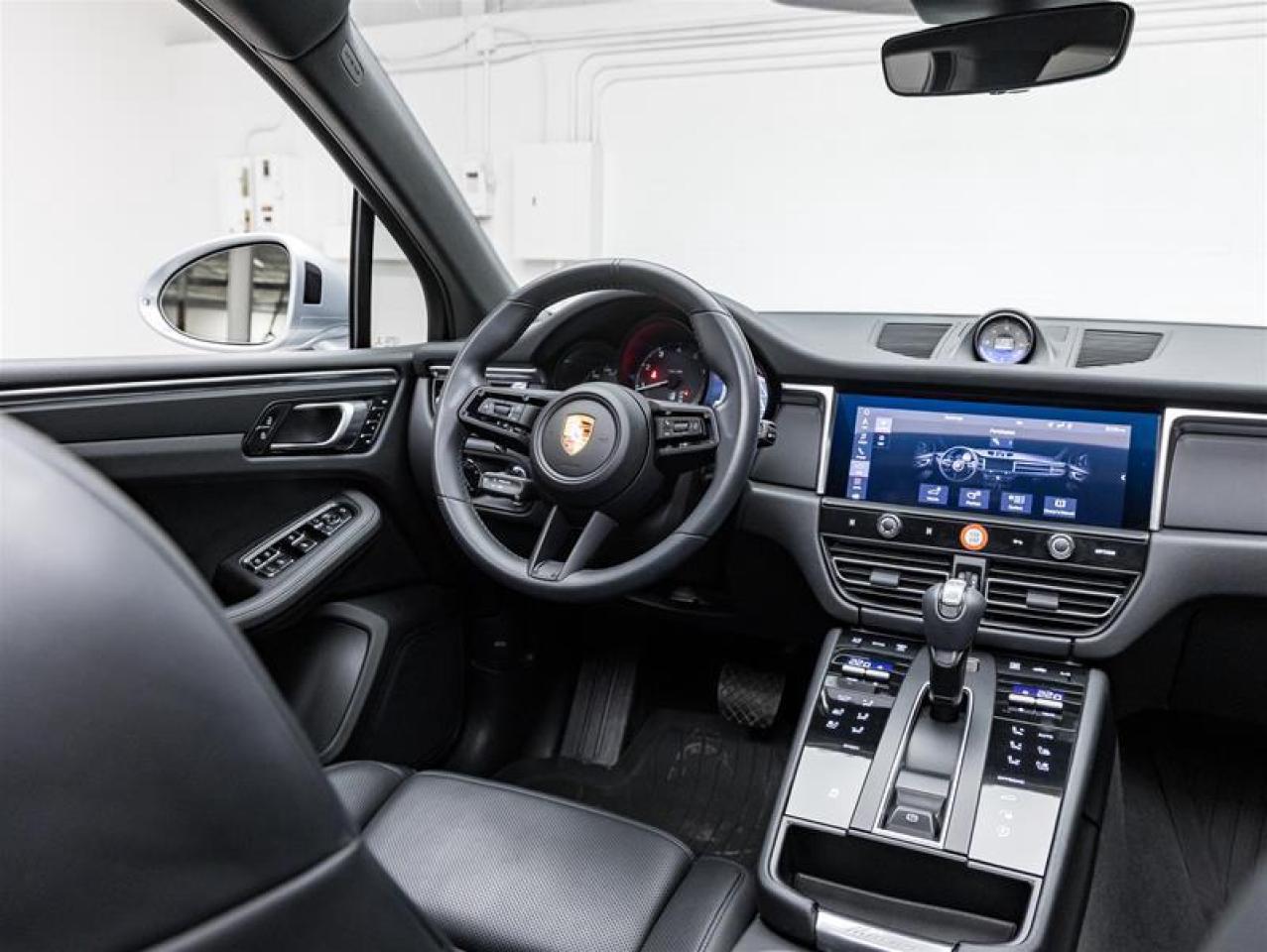 2023 Porsche Macan  Photo