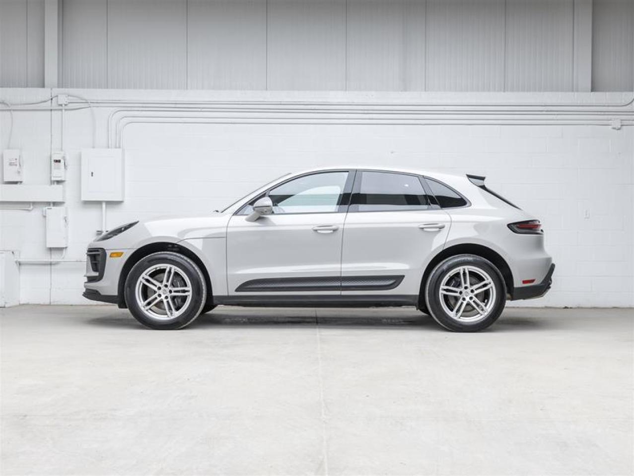 2023 Porsche Macan  Photo4
