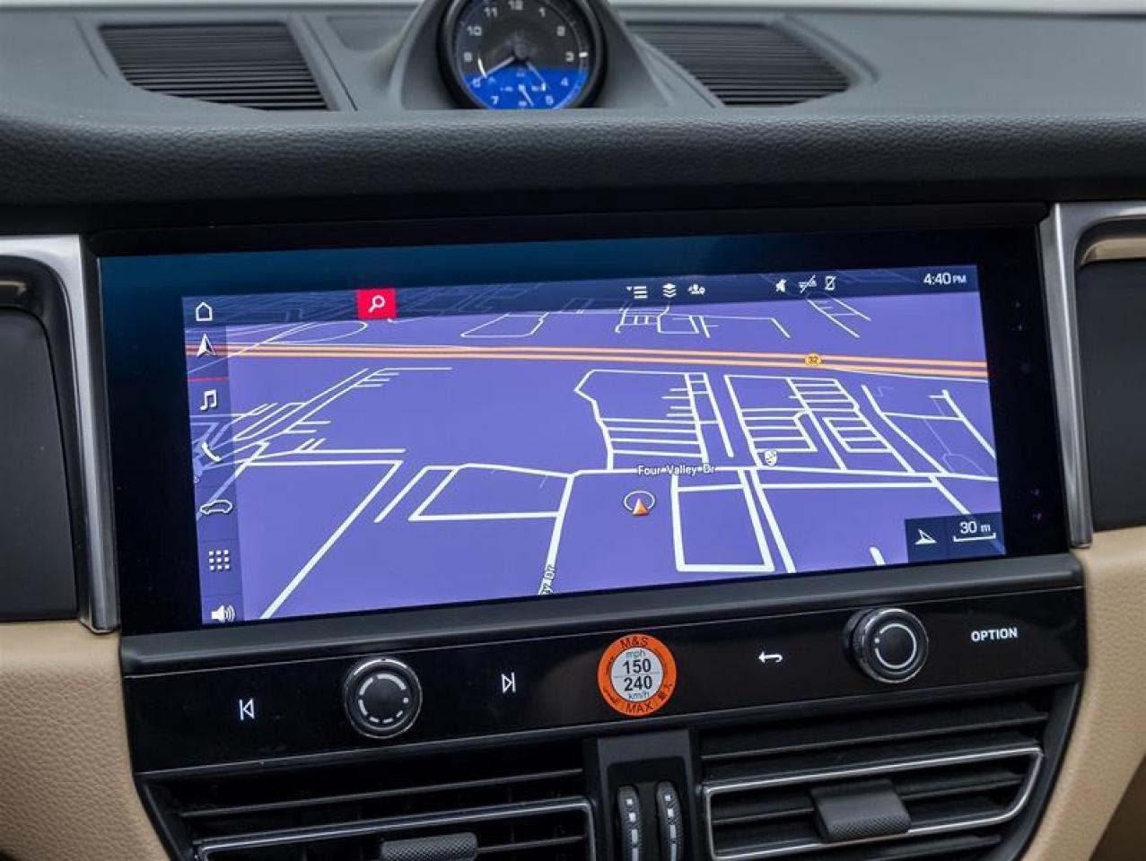 2023 Porsche Macan  Photo