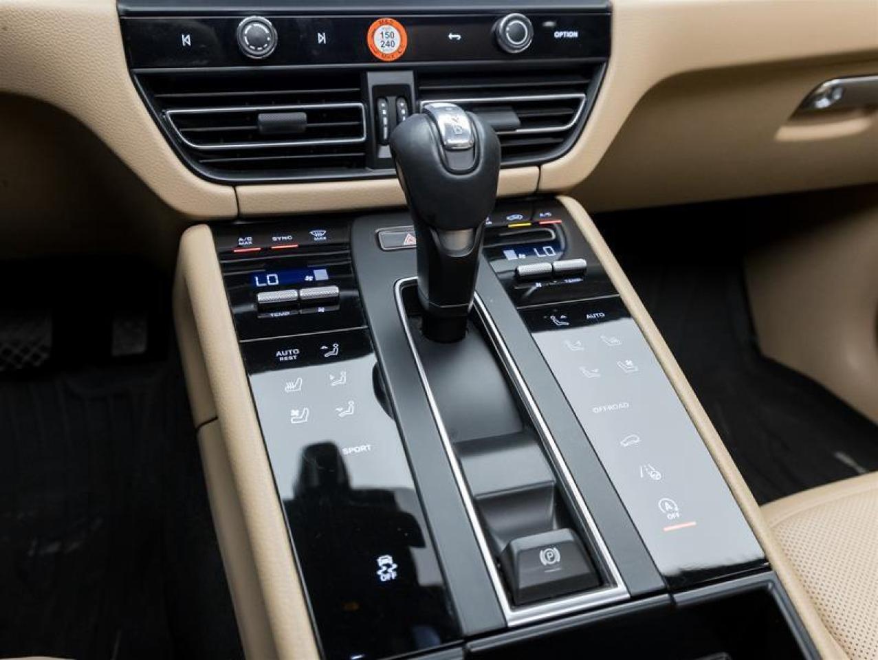 2023 Porsche Macan  Photo