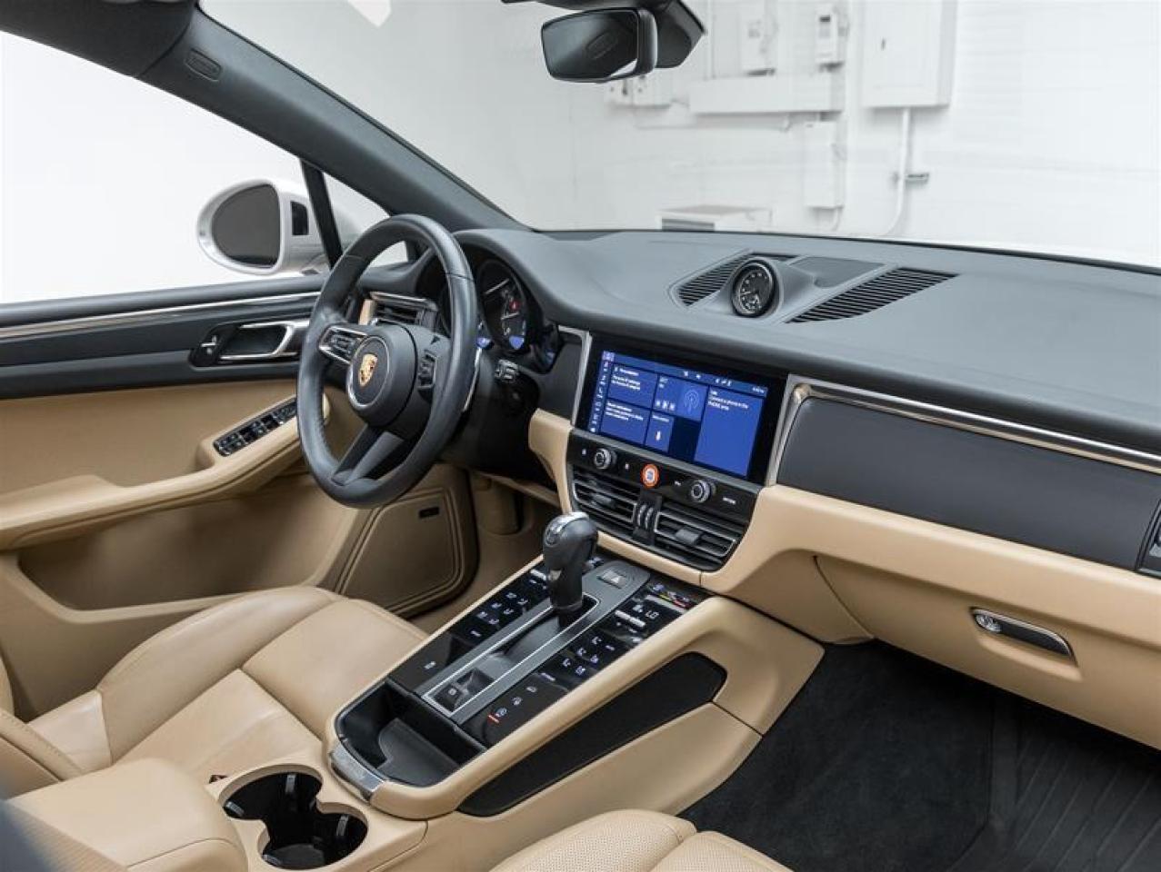 2023 Porsche Macan  Photo