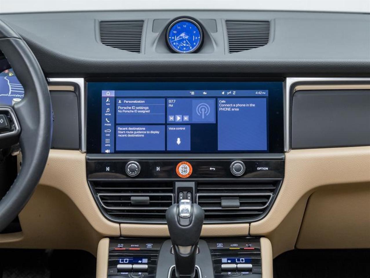 2023 Porsche Macan  Photo