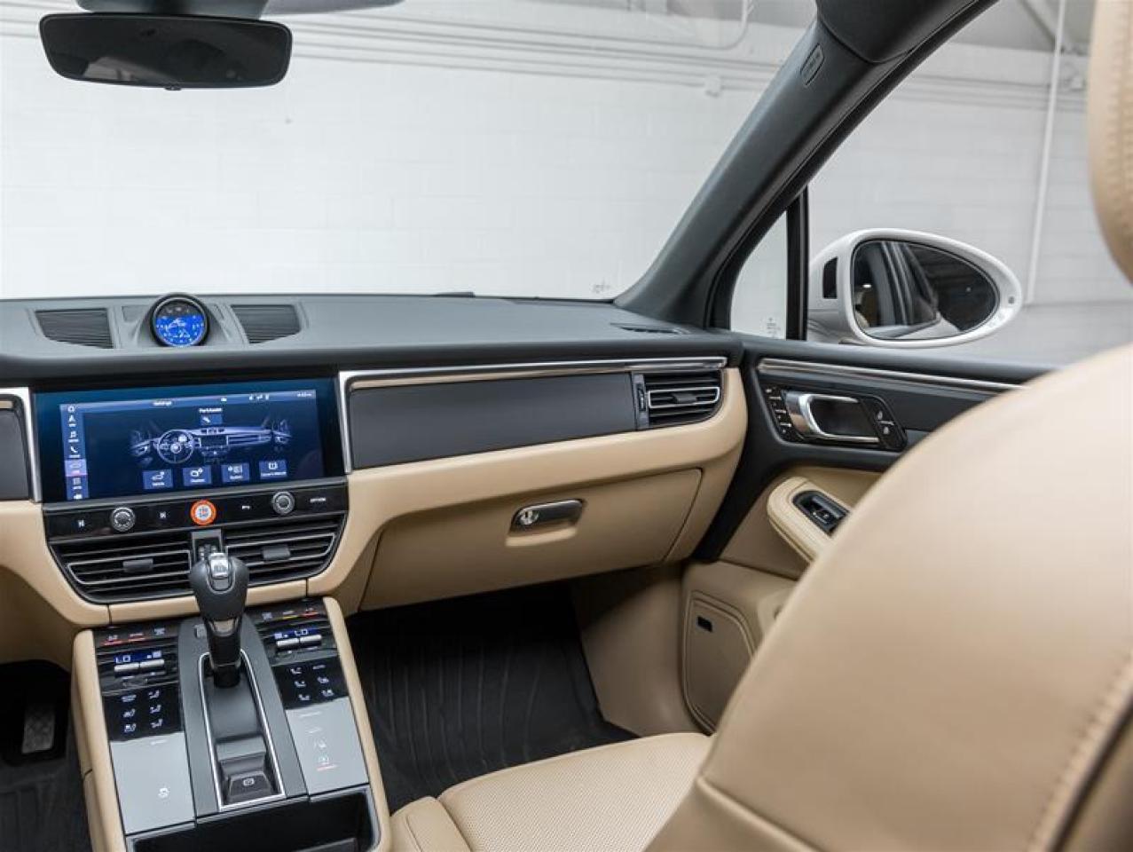 2023 Porsche Macan  Photo