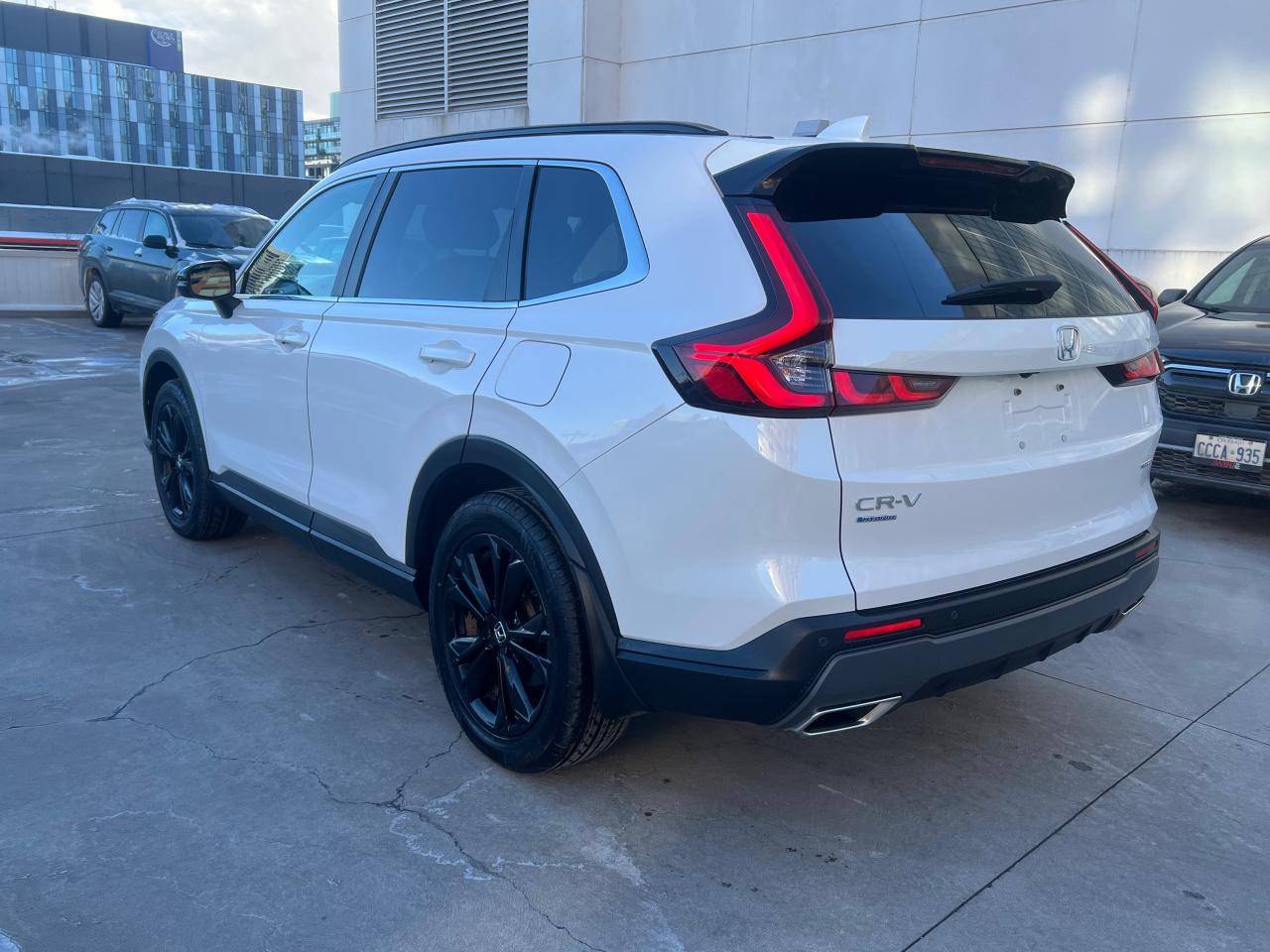 2024 Honda CR-V Hybrid Touring 4dr All-Wheel Drive Photo3