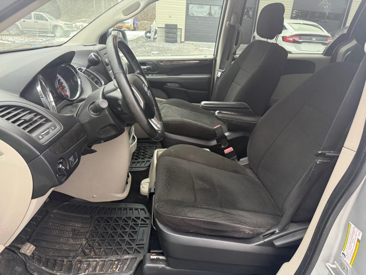 2012 Dodge Grand Caravan SE/SXT Passenger Van Photo