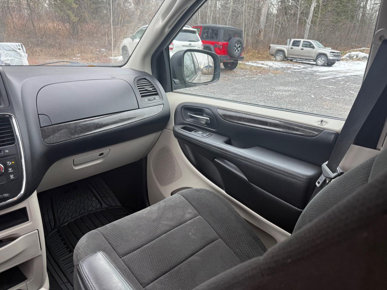 2012 Dodge Grand Caravan SE/SXT Passenger Van Photo