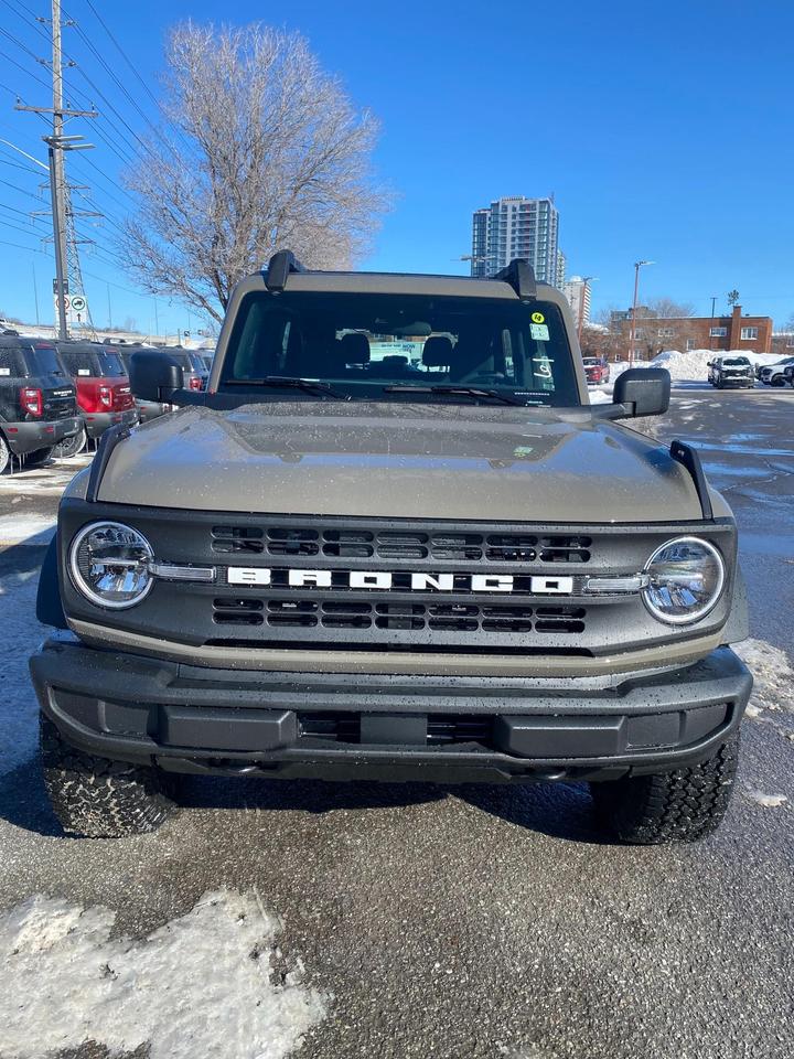 2026 Ford Bronco Base 2dr 4x4 Photo2