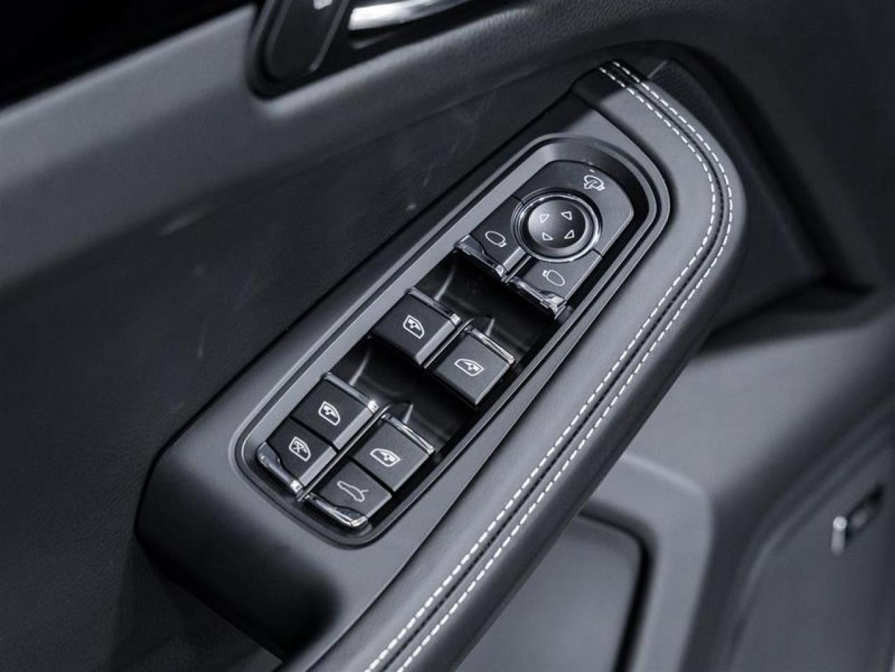 2026 Porsche Macan  Photo