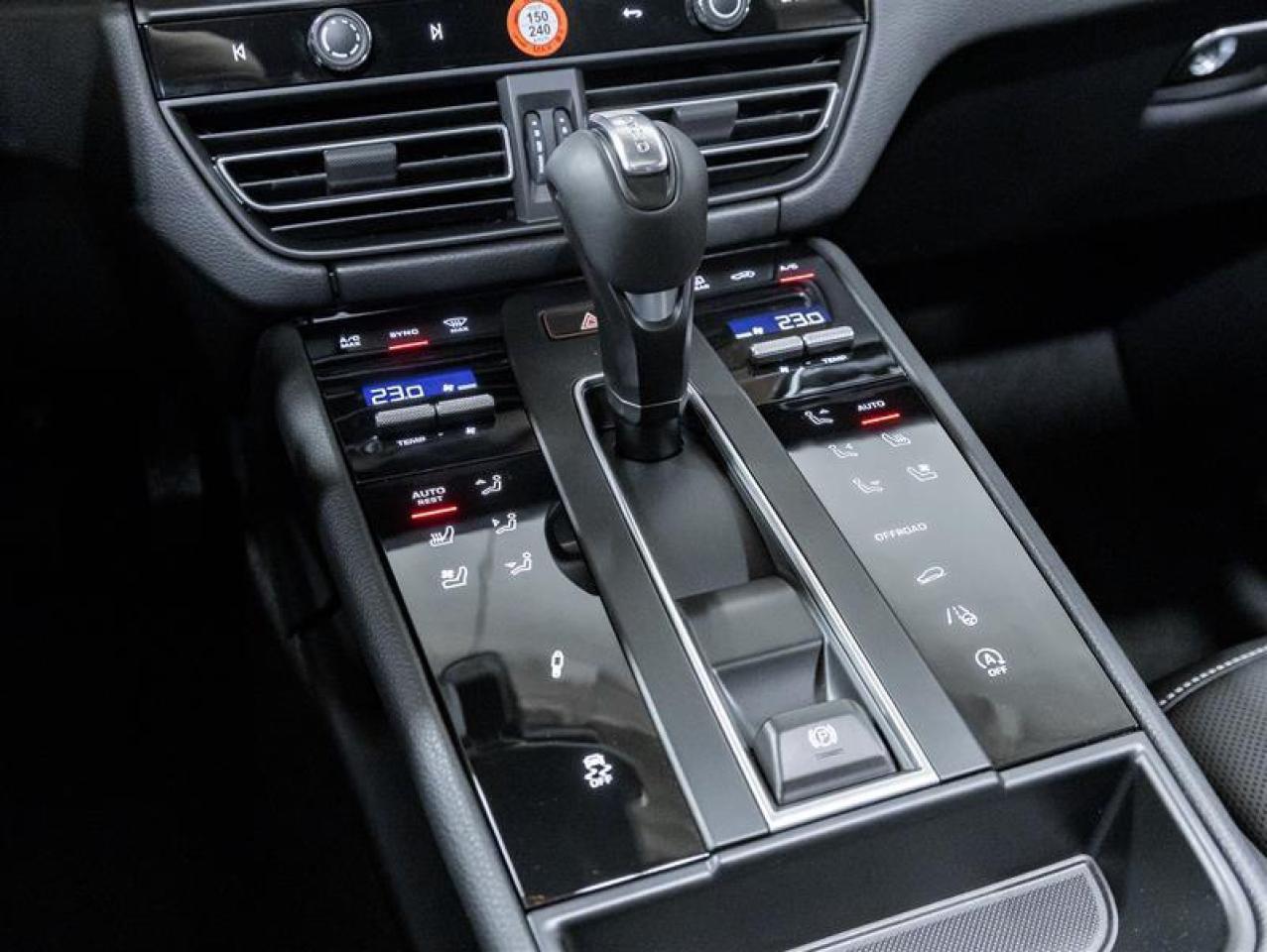 2026 Porsche Macan  Photo