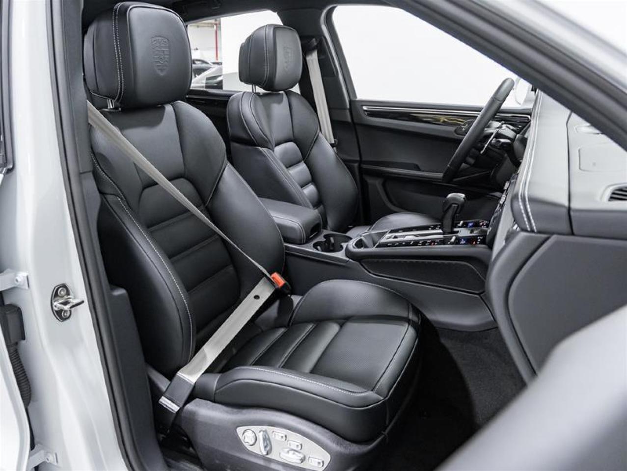 2026 Porsche Macan  Photo