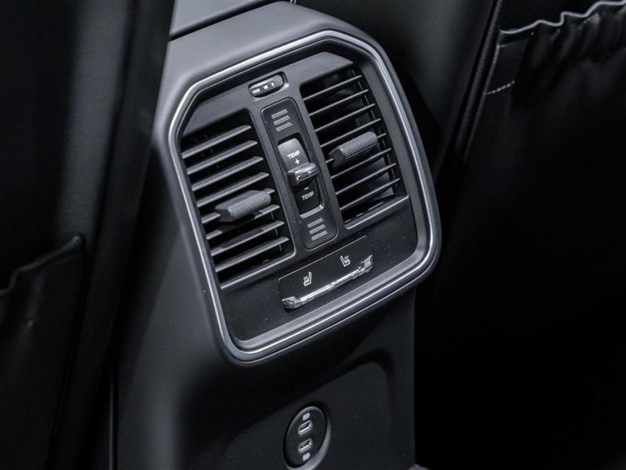 2026 Porsche Macan  Photo