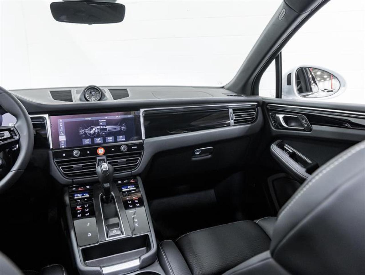 2026 Porsche Macan  Photo