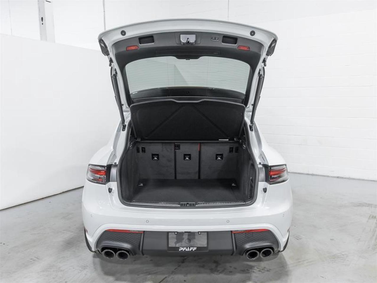 2026 Porsche Macan  Photo