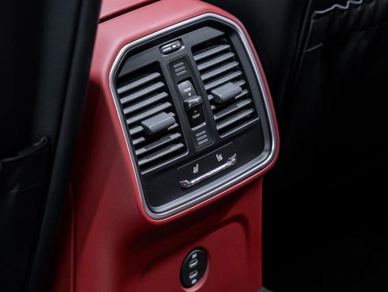 2026 Porsche Macan  Photo