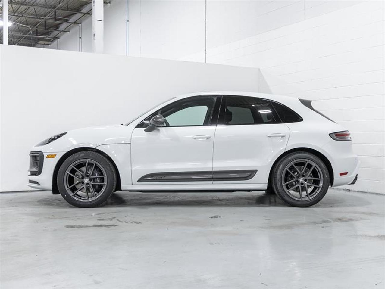 2026 Porsche Macan  Photo2