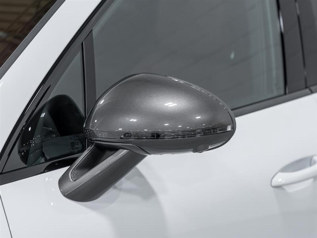 2026 Porsche Macan  Photo