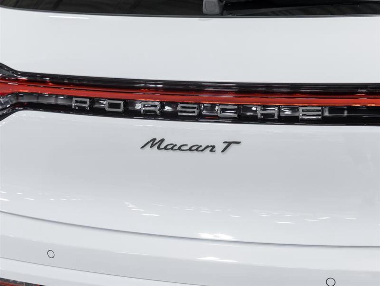 2026 Porsche Macan  Photo