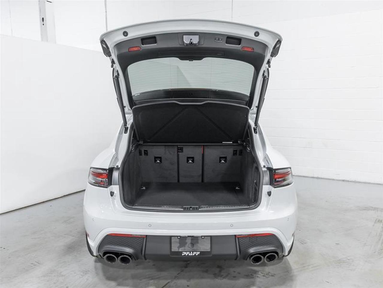 2026 Porsche Macan  Photo