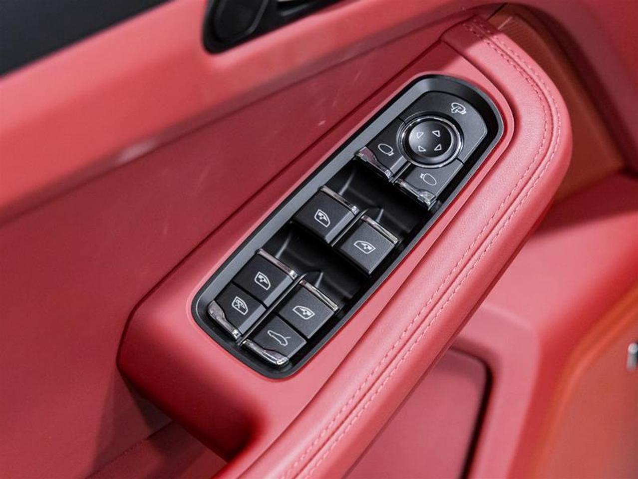 2026 Porsche Macan  Photo