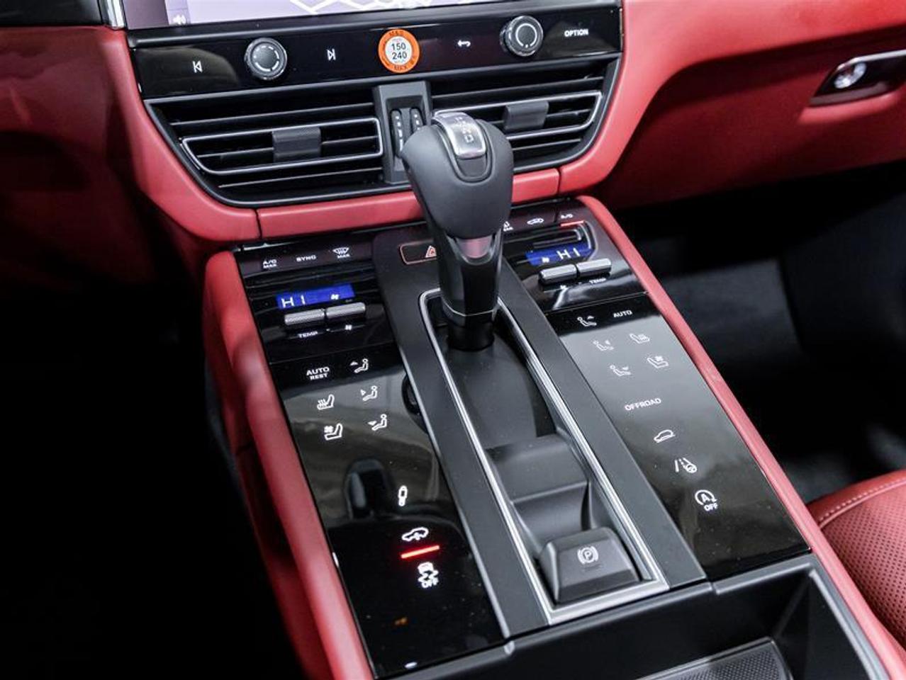 2026 Porsche Macan  Photo