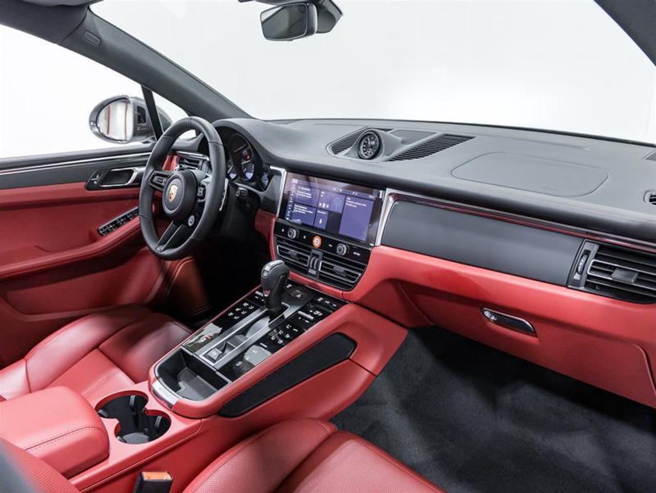 2026 Porsche Macan  Photo