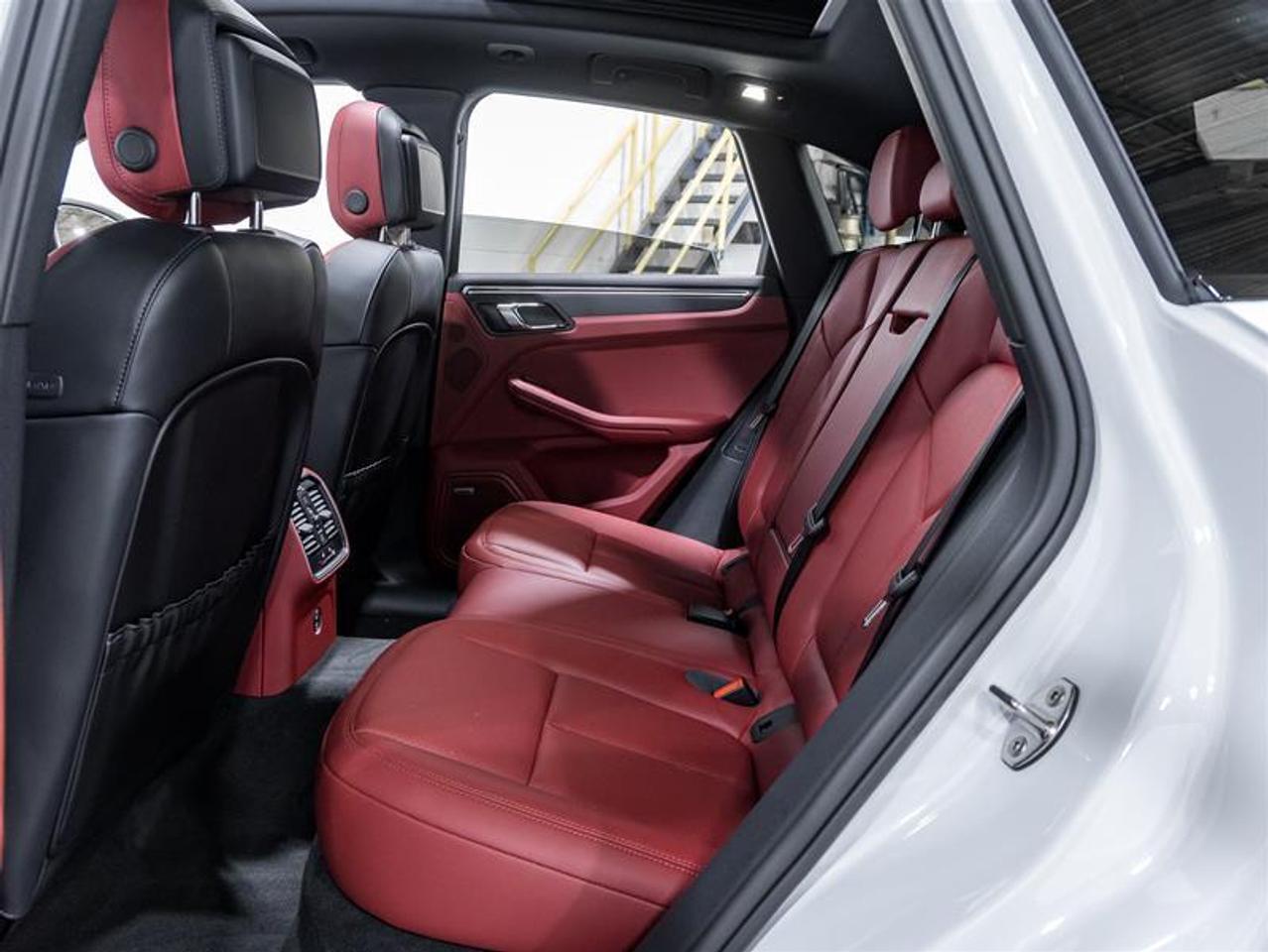 2026 Porsche Macan  Photo