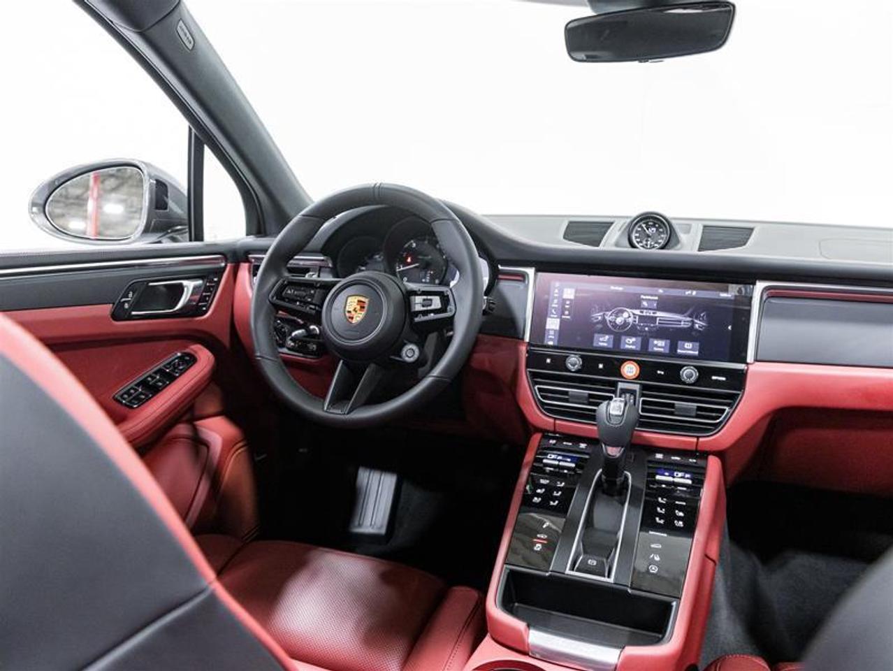 2026 Porsche Macan  Photo