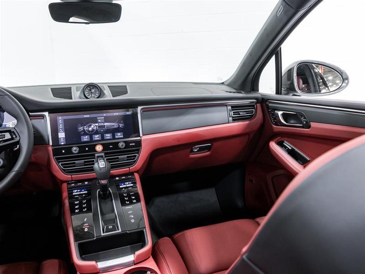 2026 Porsche Macan  Photo
