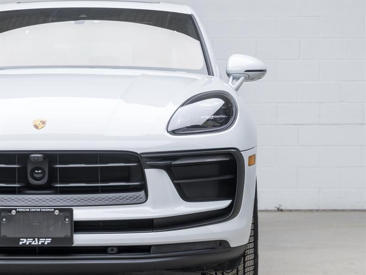 2025 Porsche Macan  Photo3